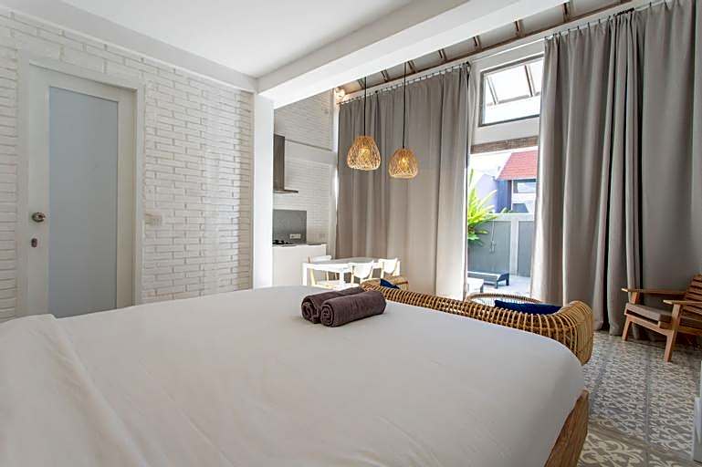 White Studio Villa
