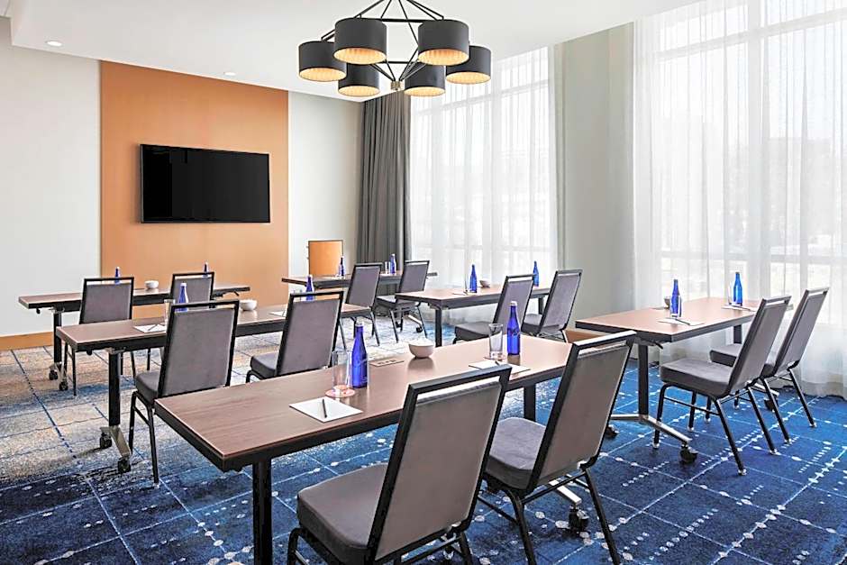 The Oaklander Hotel, Autograph Collection by Marriott