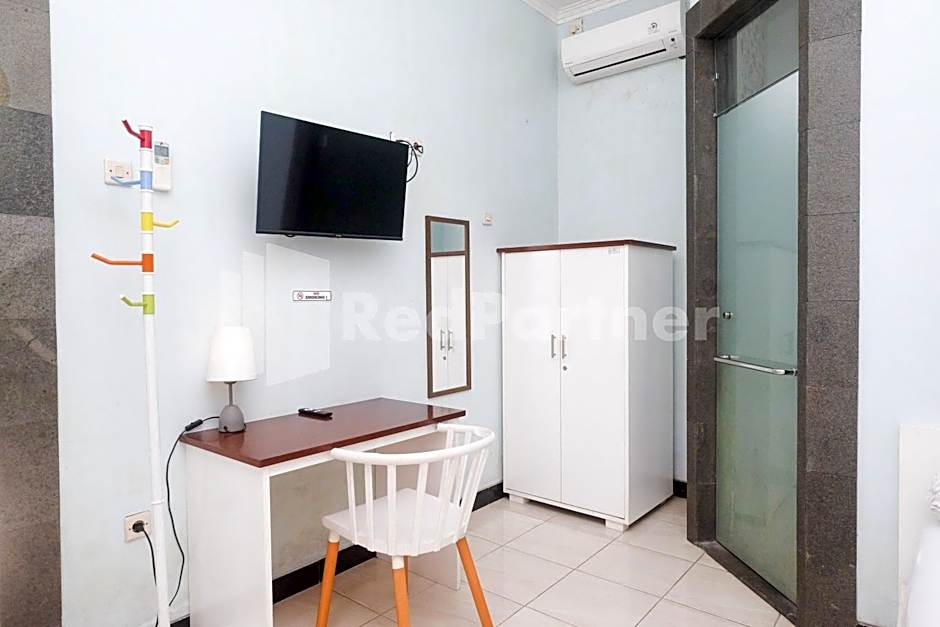 Just 11 Boutique Syariah Mitra RedDoorz near UGM Yogyakarta