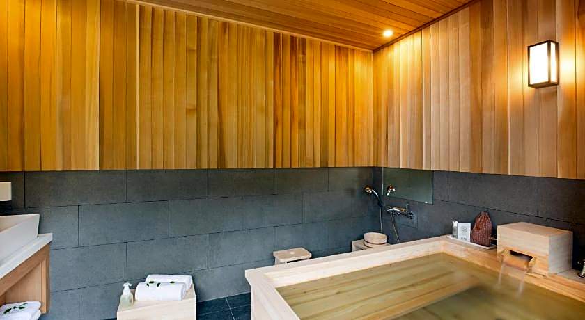 Tomonoya Hotel & Ryokan