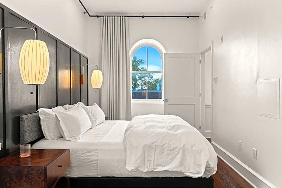 Stay Rafa At 2000 Spruce