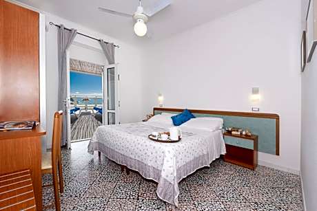 Double or Twin Room with Sea View