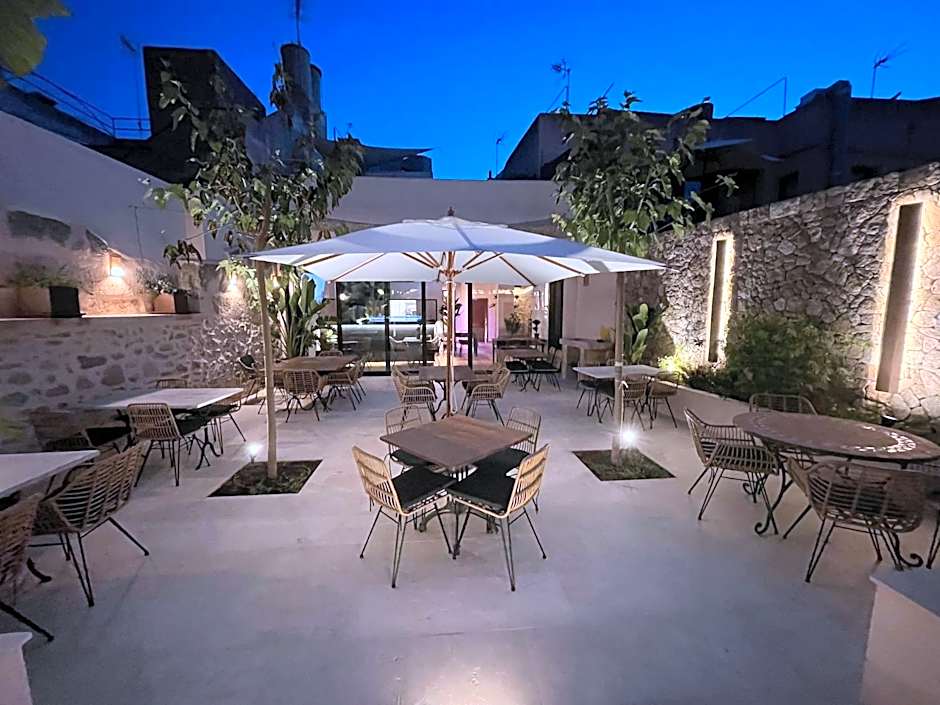 Petit Hotel C'an Mel