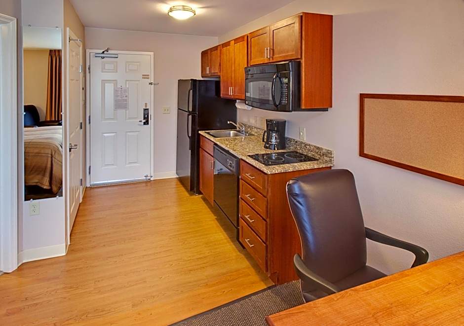 Candlewood Suites Williston By IHG