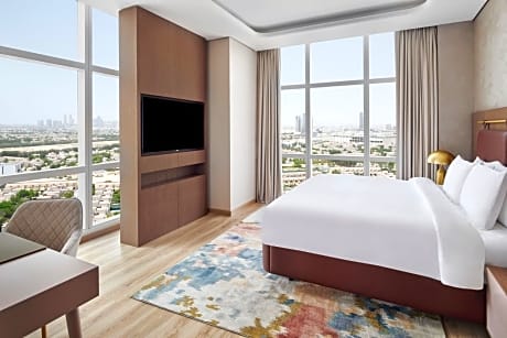 Deluxe King Suite with Panaromic City View