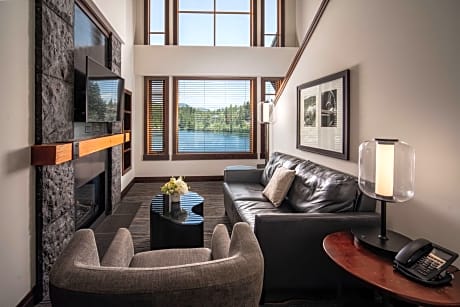 Suite, 2 Bedrooms, Lake View (2 King Beds and 1 Double Sofa Bed)