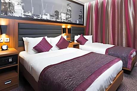 Classic Triple Room, with en suite