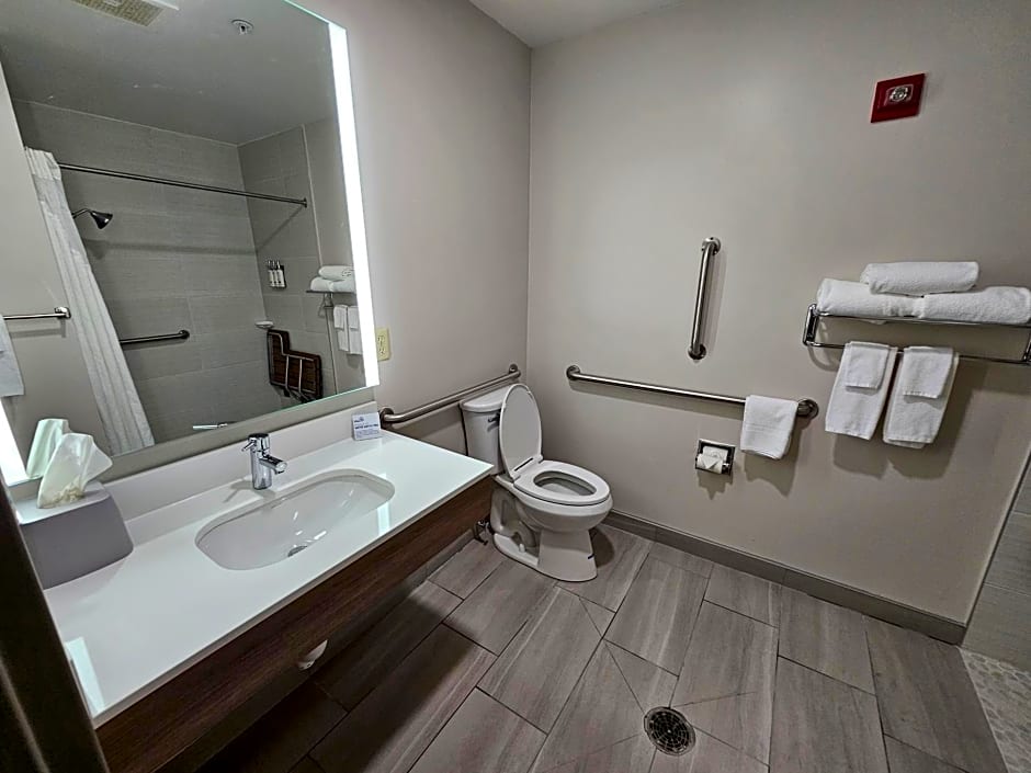 Holiday Inn Express Hotel & Suites Cincinnati-Blue Ash By IHG