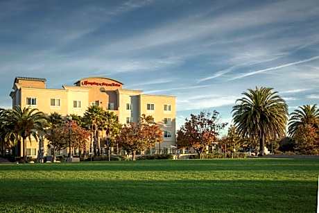 Hampton Inn By Hilton And Suites Suisun City