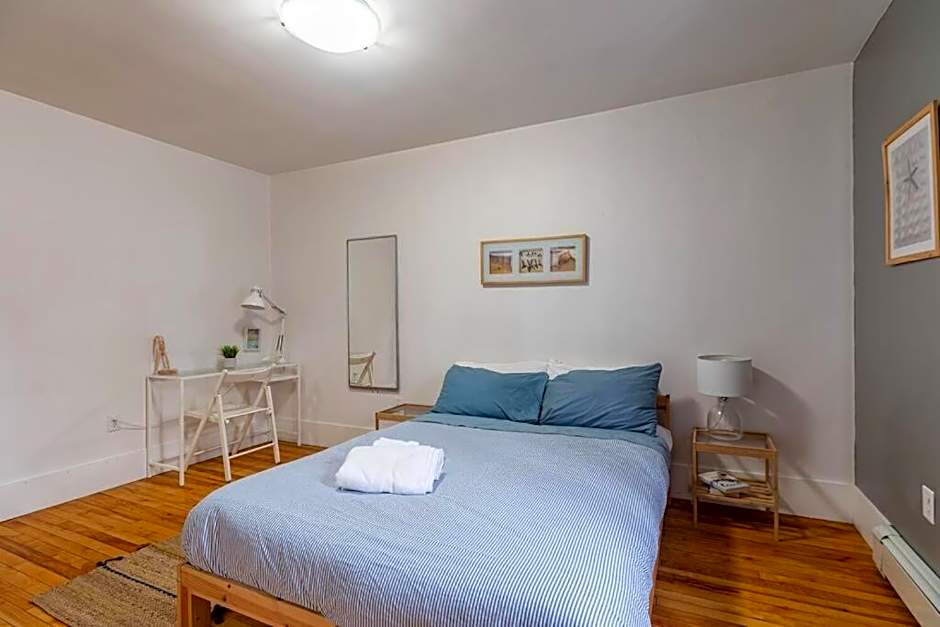 Large & Sunny Beautiful Home #103