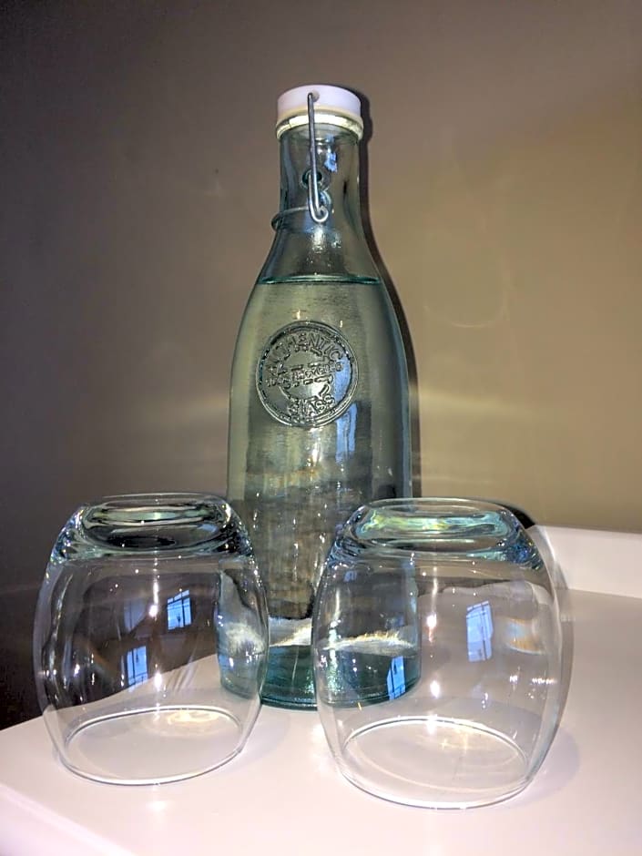 Mooredge - Room only