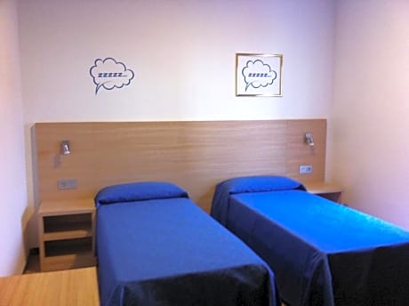 Twin Room with Street View