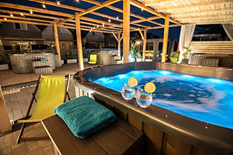 Old Tree Village & Restaurant