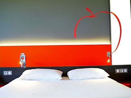 Standard Suite with 1 double bed and 1 double s ofa bed