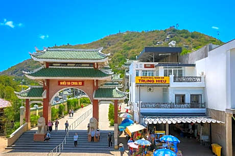 Khách sạn Trung Hiếu