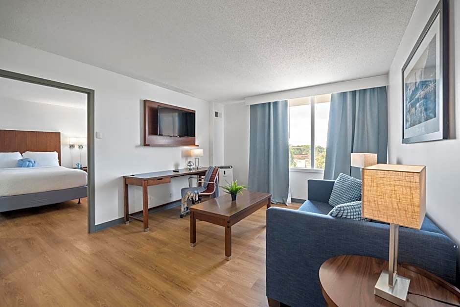 315 LoSo Hotel Airport