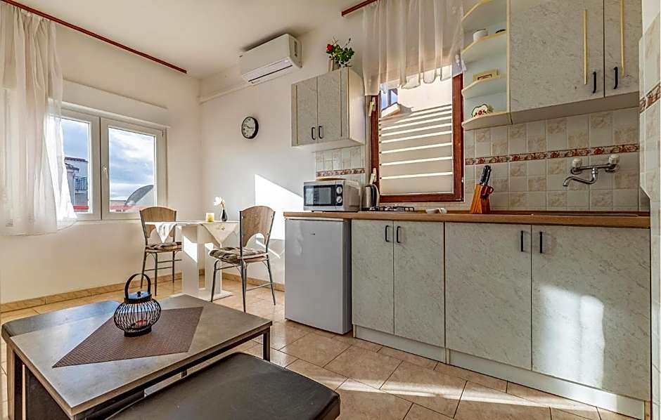 Gorgeous Apartment In Medulin With Wifi