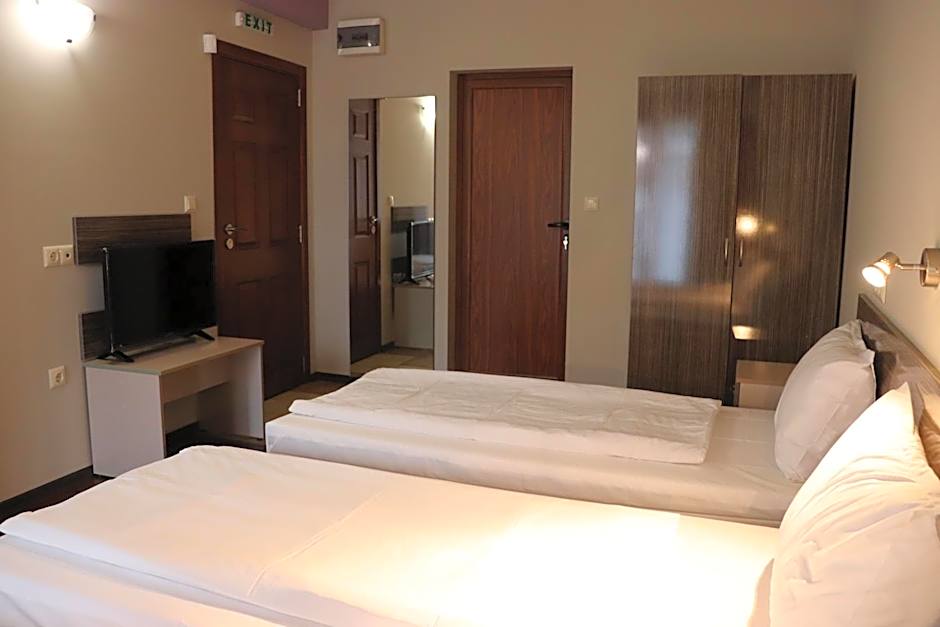 Roots Hotel Old Town