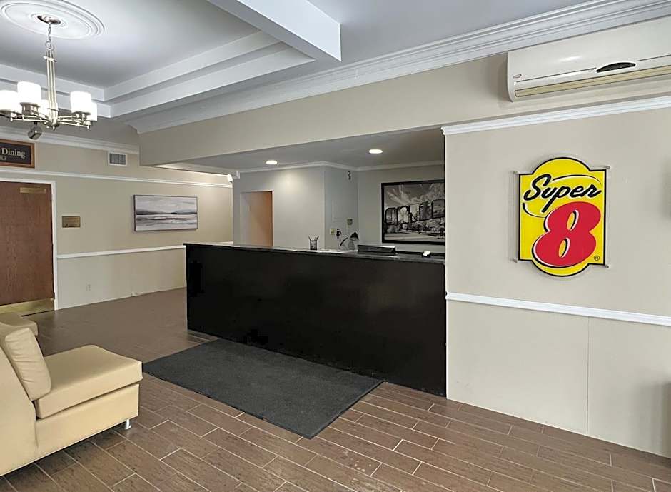 Super 8 by Wyndham Kirkland Lake