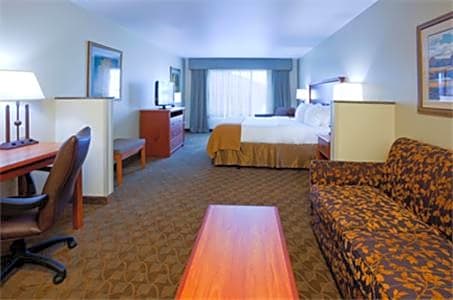 Holiday Inn Express Hotel and Suites Mason City