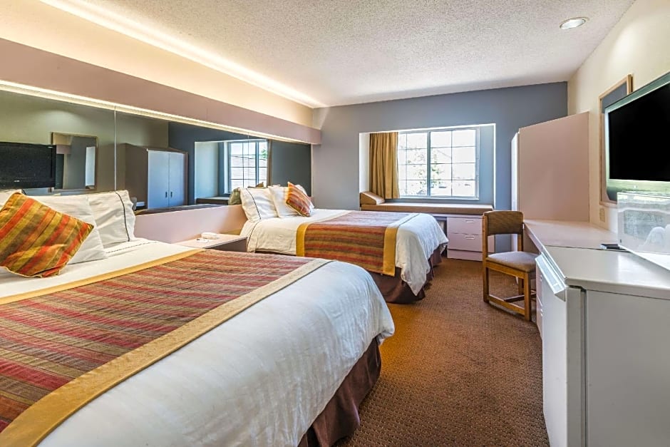 Microtel Inn & Suites By Wyndham Kansas City Airport