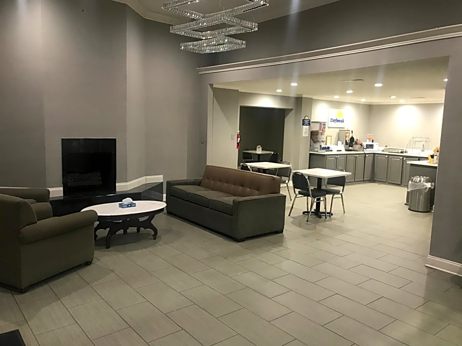 Days Inn & Suites by Wyndham Collierville Germantown Area