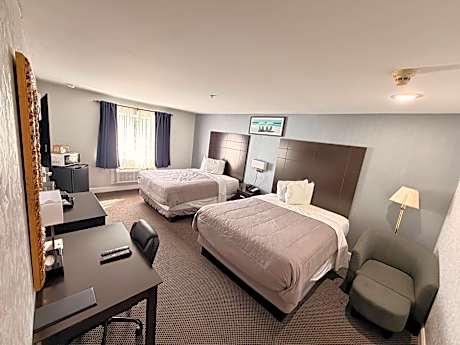 Quadruple Room with Two Queen Beds - Non Smoking