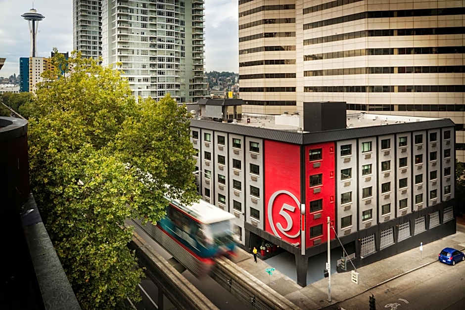 Staypineapple At Hotel Five