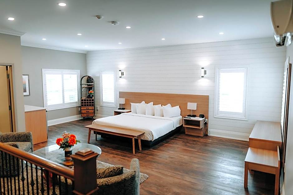 Colonial Hotel & Suites