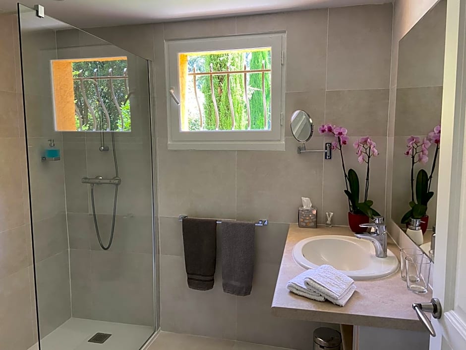 Villa De Miha – Valbonne, CT