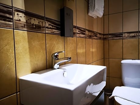 1 DOUBLE BED,NSMK,FREEI,FULL BREAKFAST