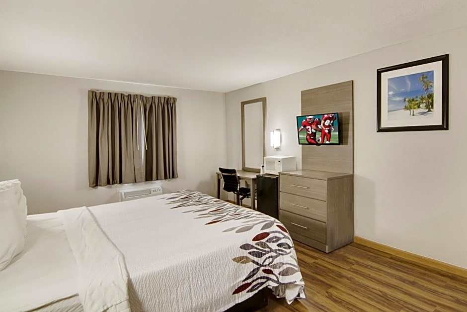 Red Roof Inn & Suites Pensacola-NAS Corry