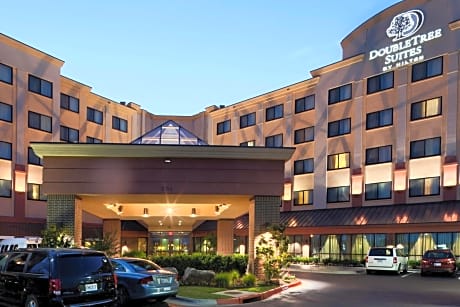 DoubleTree Suites by Hilton Bentonville