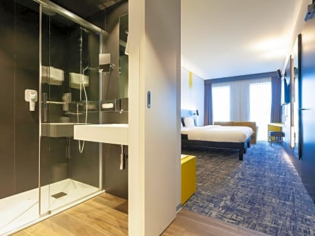 standard room with 2 single beds and sofa bed