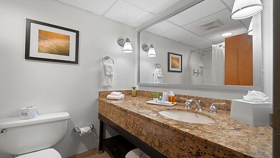 315 LoSo Hotel Airport