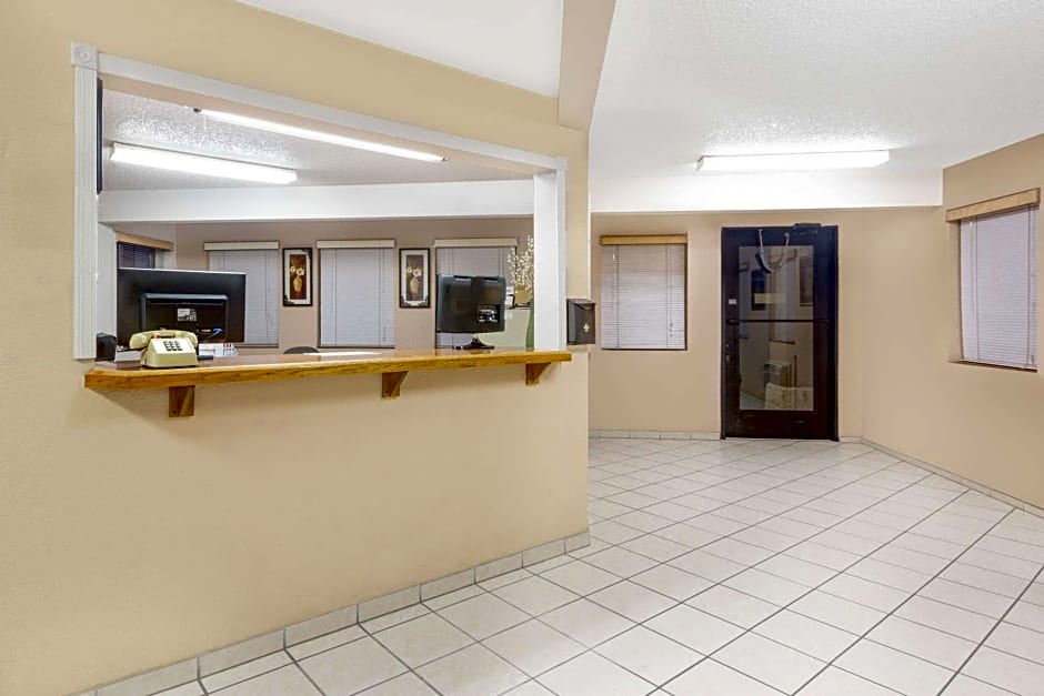 Super 8 by Wyndham Lake Havasu City