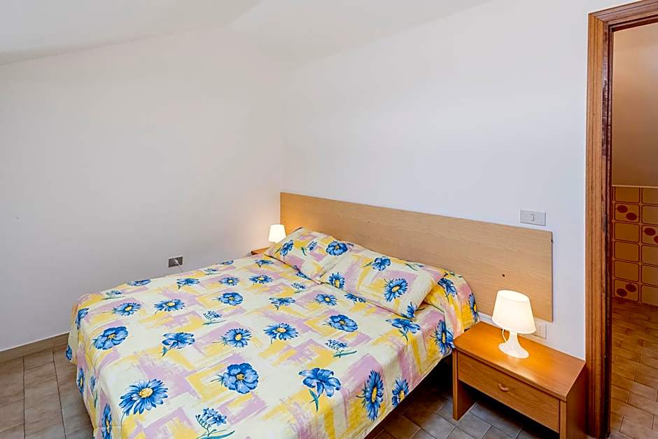 Loano Apartment Pool & Garden