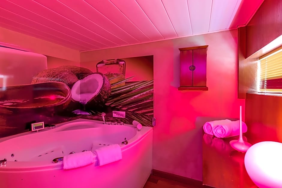 Photo 1 of 3 of Deluxe, Jacuzzi®