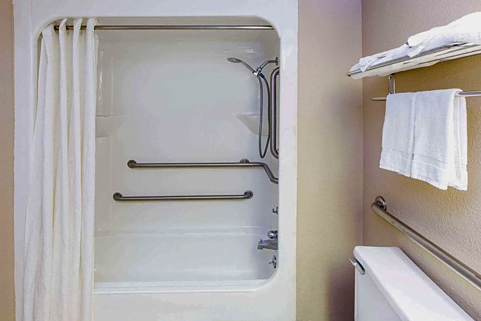 Super 8 by Wyndham Dothan