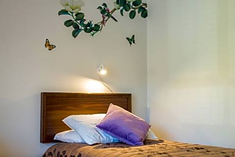 One-Bedroom Apartment with 2 Queen and Single bed
