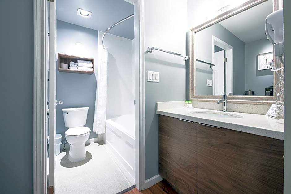 Gibsons Garden Hotel