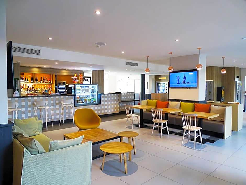 CAMPANILE VAL DE France