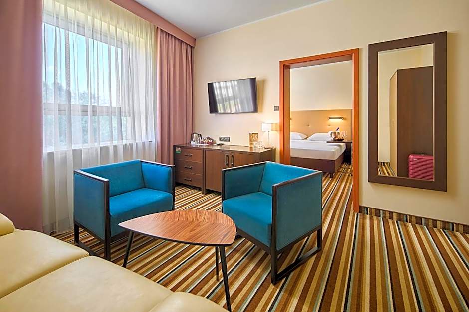 Hotel Victor Pruszkow DeSilva