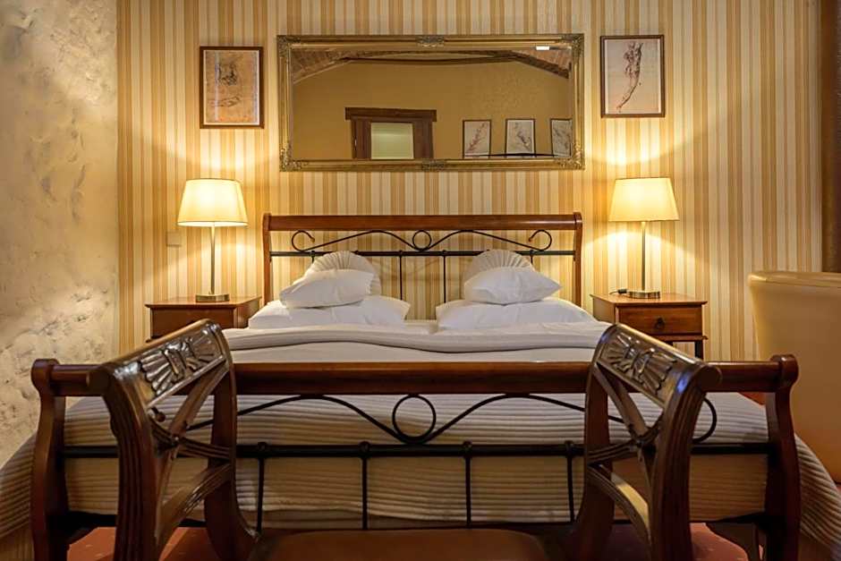 Żabi Dwór - HOTEL - RESTAURACJA - SPA