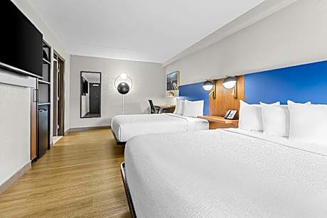 Queen Room with Two Queen Beds and Roll-in Shower - Mobility Accessible/Non-Smoking