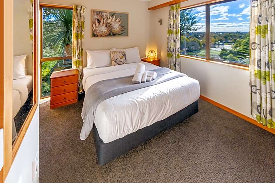 Sherwood Lodge 4-Bedroom Holiday Home with Spectacular Views