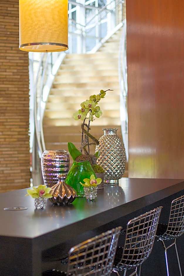 Renaissance by Marriott Las Vegas Hotel