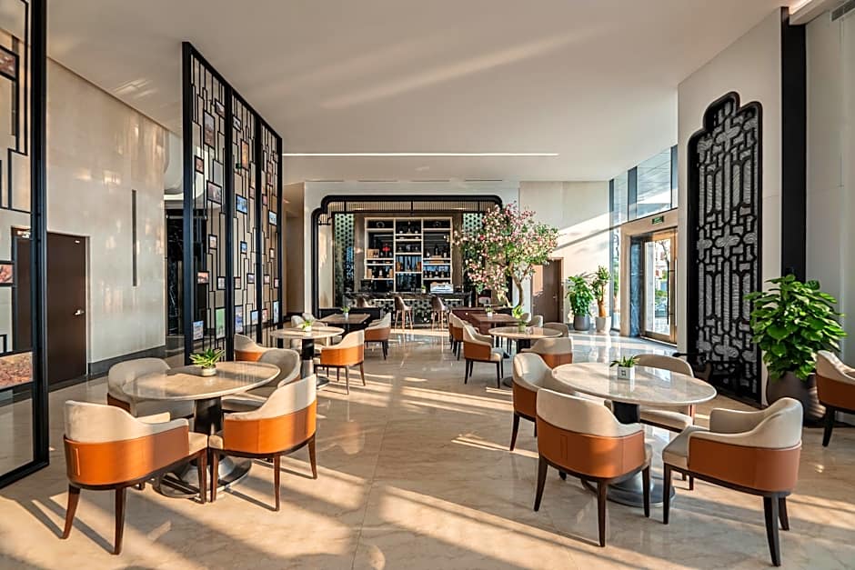 DeLaSea Ha Long Hotel - Modern Bayview Escape 