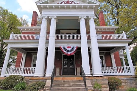 South Broadway Manor B&B - Near Fallingwater, Ohiopyle State Park, Hiking & Biking trails GAP