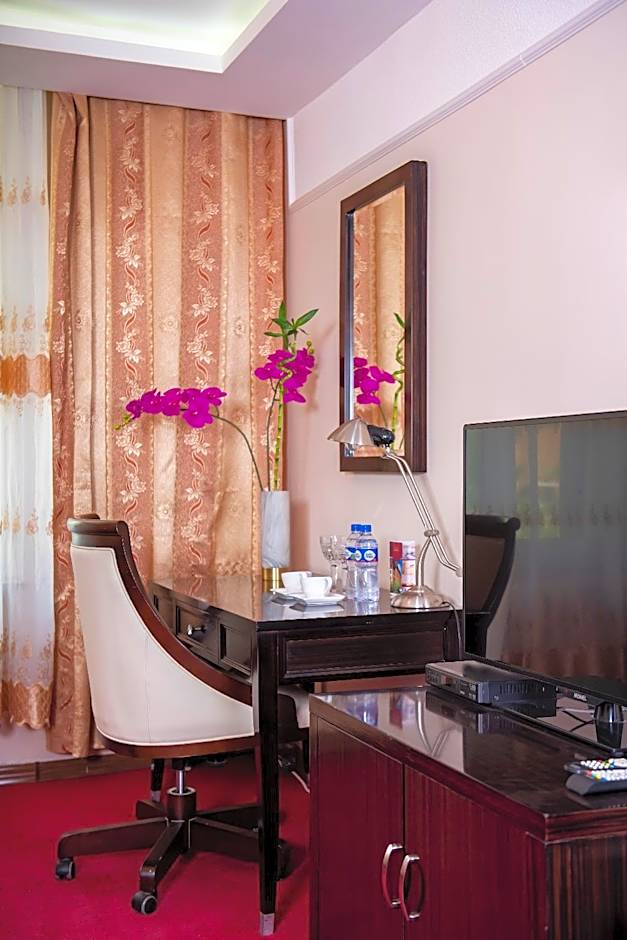 Mika Hotel